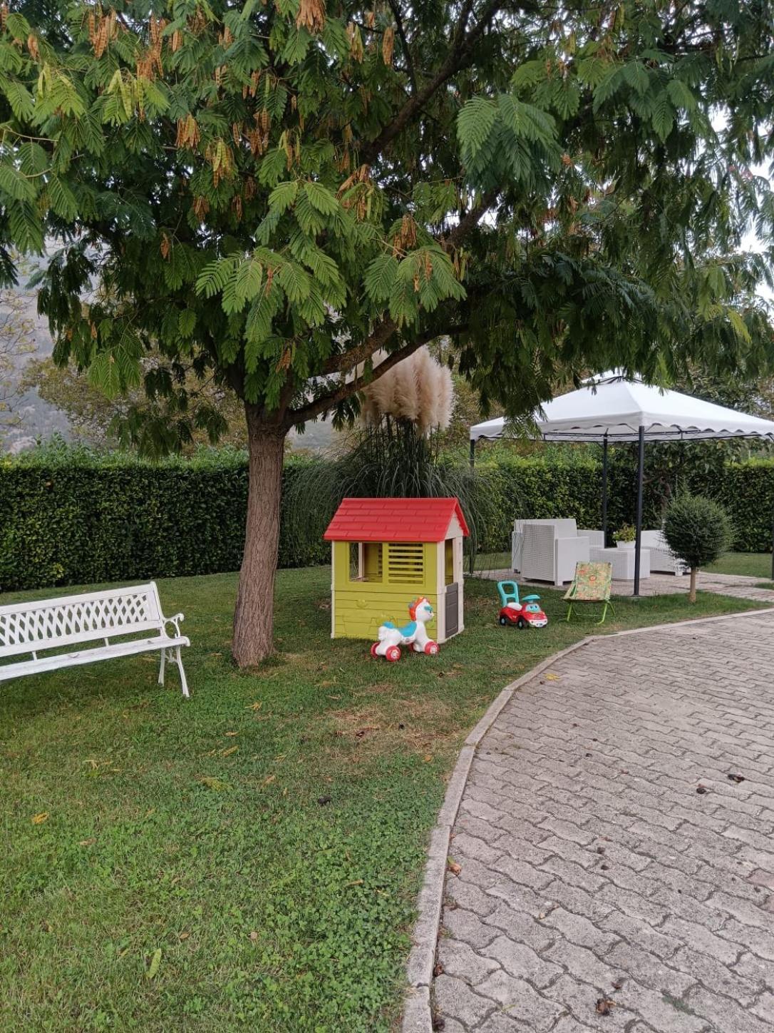 スルモナ Parco Delle Roseヴィラ エクステリア 写真